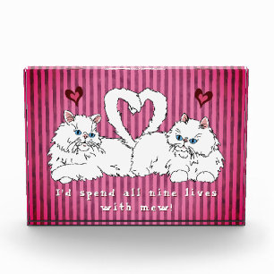Weiße persische Katzen mit Herzvalentiner Fotoblock