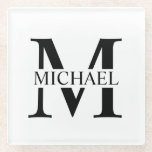 Weiße Personalisierte Monogramm und Name Glasuntersetzer<br><div class="desc">Personalisierte Monogramm- und Namensgeschenke mit personalisiertem schwarzem Monogramm im klassischen Serif-Schriftart-Stil mit Namensbox in der Mitte des Monogramms auf weißem Hintergrund. Perfekt als Wohngestaltungen,  Hauswärme Geschenke,  Feriengeschenke für Familien,  Neuvermählte und mehr.</div>