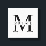 Weiße Personalisierte Monogramm und Name Leinwanddruck<br><div class="desc">Personalisierte Monogramm- und Namensgeschenke mit personalisiertem schwarzem Monogramm im klassischen Serif-Schriftart-Stil mit Namensbox in der Mitte des Monogramms auf weißem Hintergrund. Perfekt als Wohngestaltungen,  Hauswärme Geschenke,  Feriengeschenke für Familien,  Neuvermählte und mehr.</div>