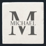 Weiße Personalisierte Monogramm und Name Steinuntersetzer<br><div class="desc">Personalisierte Monogramm- und Namensgeschenke mit personalisiertem schwarzem Monogramm im klassischen Serif-Schriftart-Stil mit Namensbox in der Mitte des Monogramms auf weißem Hintergrund. Perfekt als Wohngestaltungen,  Hauswärme Geschenke,  Feriengeschenke für Familien,  Neuvermählte und mehr.</div>