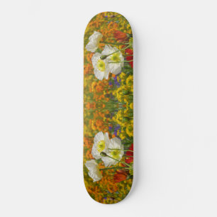 Weiße Pfeffer, die um die farbenfrohen Blume wach Skateboard