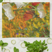 Weiße Pfeffer, die um die farbenfrohen Blume wachs Geschirrtuch (Gefaltet)