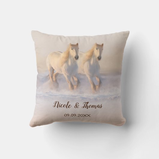 Weiße Pferde im Schnee Winterpilz Kissen (Rückseite)