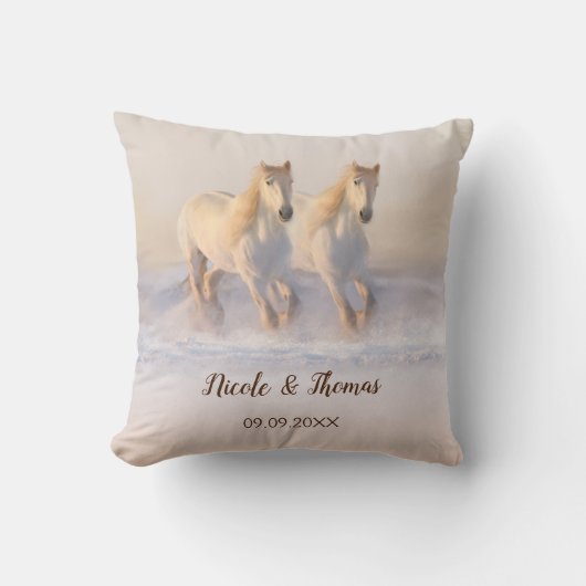 Weiße Pferde im Schnee Winterpilz Kissen (Vorderseite)