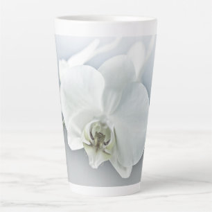 Weiße Phalaenopsis-Orchidee Milchtasse