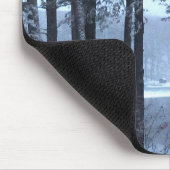 Weiße Pines in blauem Licht — Mousepad (Ecke)