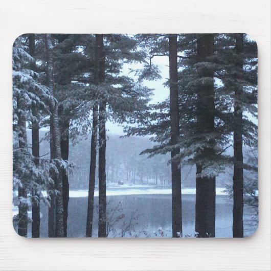 Weiße Pines in blauem Licht — Mousepad (Vorne)