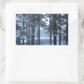 Weiße Pines in blauem Licht — Rechteckiger Aufkleber (Tasche)