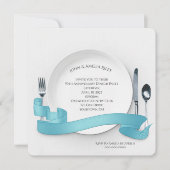 Weiße Platte mit Silberbesteck und Banner Einladung (Vorderseite)