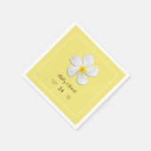 Weiße Plumeria-Blume auf Gelb, Moderne Hochzeit Serviette (Ecke)