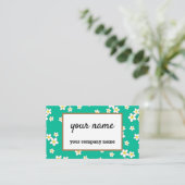 Weiße Plumeria-Blume auf grünem Pfefferminzboden Visitenkarte (Stehend Vorderseite)