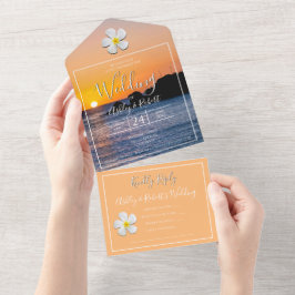 Weiße Plumeria-Blume mit goldenem Sonnenuntergang, All In One Einladung