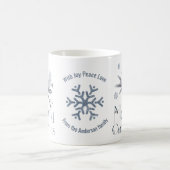 Weiße Polarkugel auf einem Zweig, frohe Weihnachte Kaffeetasse (Mittel)