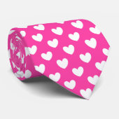 Weiße Polka-Herzen auf Fuchsienrosa Krawatte (Gerollt)