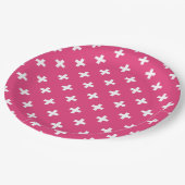 Weiße Polka-Kreuze auf Fuchsia Pappteller (Schrägansicht)