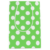Weiße Polka Punkte auf Apfelgrün Mittlere Geschenktüte (Vorderseite)