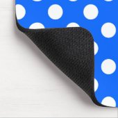 Weiße Polka Punkte auf königsblau Mousepad (Ecke)
