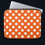 Weiße Polka-Punkte auf Orange Laptopschutzhülle<br><div class="desc">Weiße Polka-Punkte auf Orange</div>
