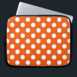 Weiße Polka-Punkte auf Orange Laptopschutzhülle<br><div class="desc">Weiße Polka-Punkte auf Orange</div>