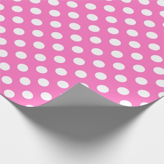 Weiße Polka-Punkte auf rosa Geschenkpapier (Ecke)