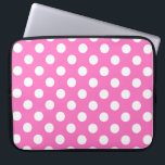 Weiße Polka-Punkte auf rosa Laptopschutzhülle<br><div class="desc">Weiße Polka-Punkte auf rosa</div>