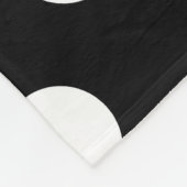 Weiße Polka Punkte auf schwarz Fleecedecke (Ecke)