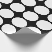 Weiße Polka-Punkte auf schwarz geometrischem Muste Geschenkpapier (Ecke)