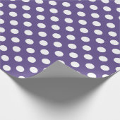 Weiße Polka-Punkte auf Ultraviolett Geschenkpapier (Ecke)