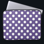 Weiße Polka-Punkte auf Ultraviolett Laptopschutzhülle<br><div class="desc">Pantone's Farbe des Jahres für 2018 ist ultraviolett.</div>