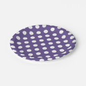 Weiße Polka-Punkte auf Ultraviolett Pappteller (Schrägansicht)