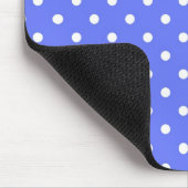 weiße Polka Punkte in blauem Hintergrund. Mousepad (Ecke)