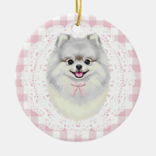 Weiße Pomeranian-Hündin mit rosa Gingham-Schleifen Keramik Ornament