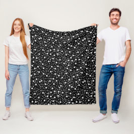 Weiße Posy-Dekoration auf Schwarz Fleecedecke