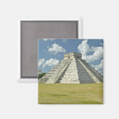 Weiße Puffwolken über der Maya-Pyramide Magnet (Vorderseite/Rückseite)