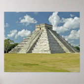 Weiße Puffwolken über der Maya-Pyramide Poster (Vorne)