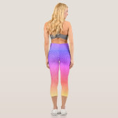 Weiße Punkte auf Farbbändern Capri Leggings (Rückseite)