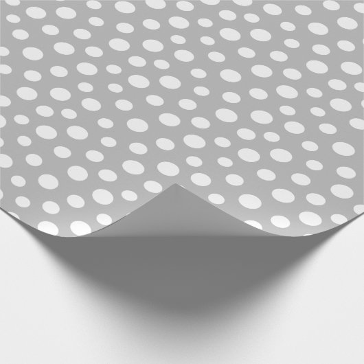 Weiße Punkte auf grauem Umhüllungspapier Geschenkpapier (Ecke)