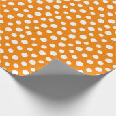 Weiße Punkte auf Orangenwappenpapier Geschenkpapier (Ecke)