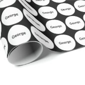 Weiße Punkte Muster auf schwarz mit Namen Geschenkpapier (Rolleneckpunkt)