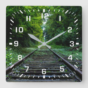 Weiße Quadratzahlen / Sommerbahnstrecken Quadratische Wanduhr