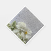 Weiße Ranunculus und Lilaks mit Textfläche Serviette (Ecke)