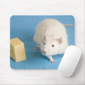 Weiße Ratte und ein Stück Käse Mousepad (Mit Mouse)