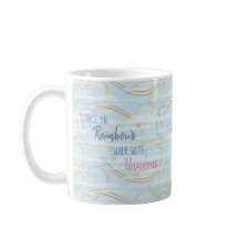 Weiße Regenbogen und Wolken