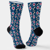 Weiße Retro-Blume auf dunkelblauem Hintergrund Socken (Gewinkelt)