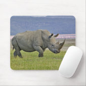 Weiße Rhinozeros und weit entfernte Flamingos, Mousepad (Mit Mouse)