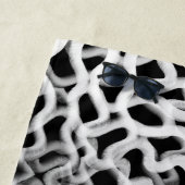 Weiße Rohrleitung auf schwarz Strandtuch (Beispiel)