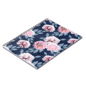 Weiße, rosa Blume auf dunkelblau. Notizblock (Linke Seite)