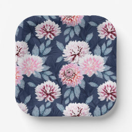 Weiße, rosa Blume auf dunkelblau. Pappteller