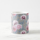 Weiße, rosa Blume auf grau. Kaffeetasse (Mittel)