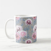 Weiße, rosa Blume auf grau. Kaffeetasse (Links)
